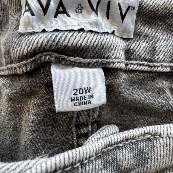 NWT Ava & Viv Gray Acid Wash Denim Shorts. Sz 20W. Grunge. Edgy. Punk. Comfy - Picture 3 of 7